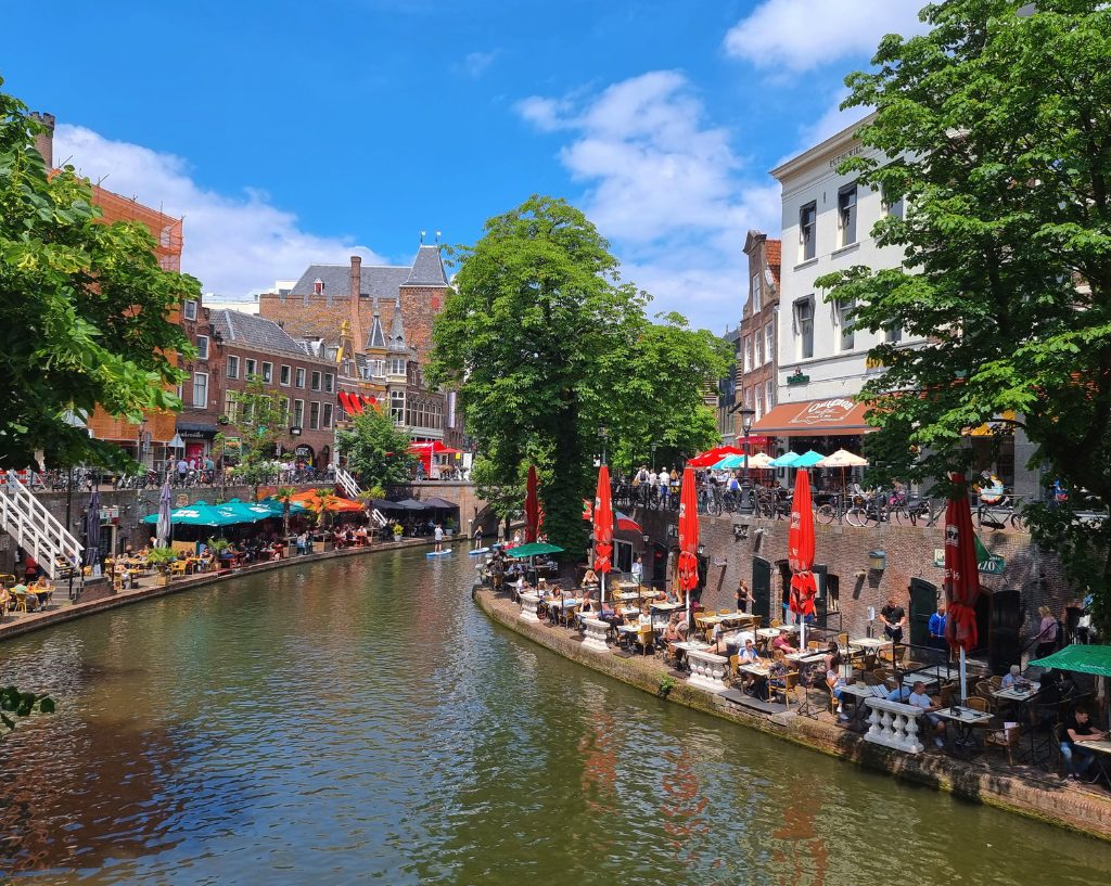 Utrecht canal terrace